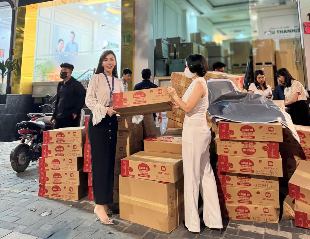 MC Hải Anh hăng hái tham gia hoạt động thiện nguyện tặng 130.000 chiếc bánh mỳ chay tặng người khó khăn